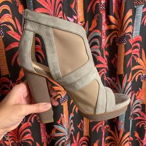 Calvin Klein Desiree Platform Heels 9M